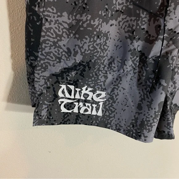 Nike Trail Dri-Fit Stride 7" Running Shorts Gray FV9949-010 $70 - Size Medium - Picture 3 of 8